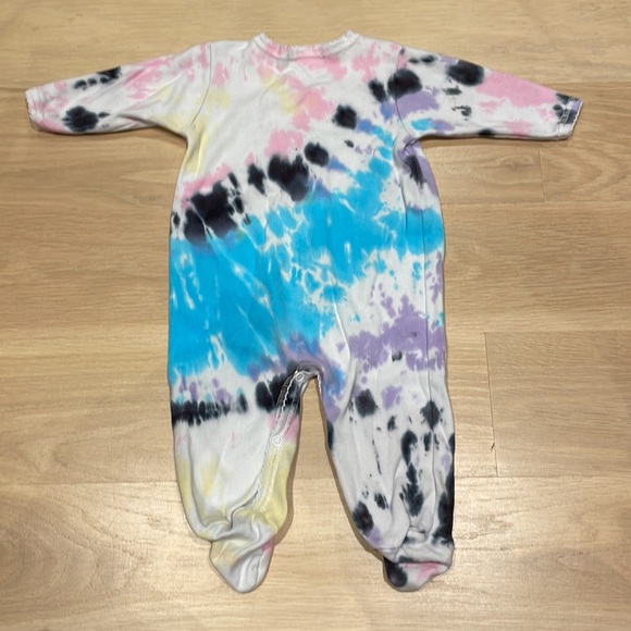 Baby Steps Tie-dye Footed Onesie. size 6M - Picture 2 of 3